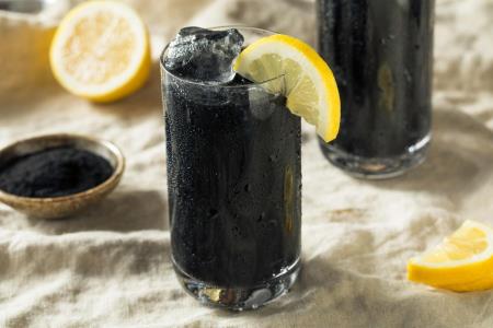 Črna limonada, ki obeta čudeže